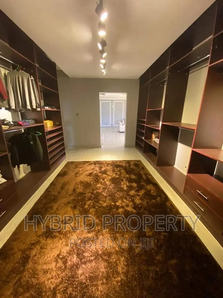 Furnished 5bdrm Mansion in Bweya~Kajjansi Along, Ssisa for sale