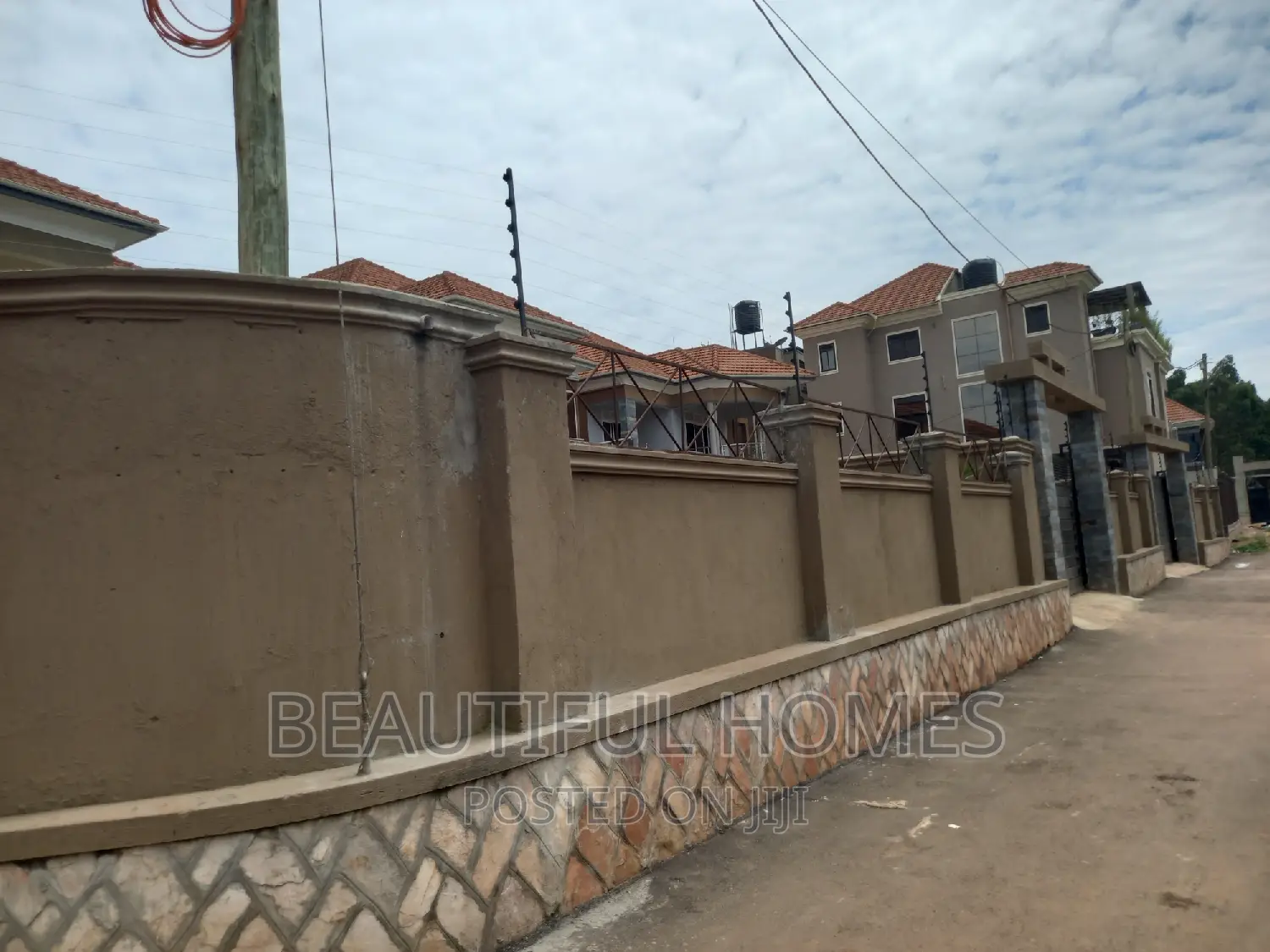 Furnished 5bdrm Duplex in Kira Wealthy Estate for sale