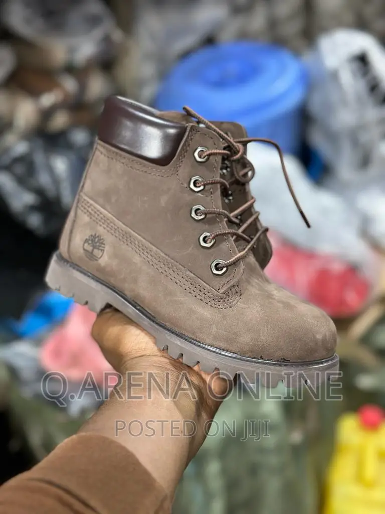 NEW 7M Premium Waterproof Boots W/Satin Collar