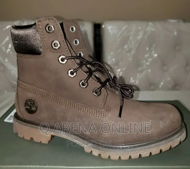 NEW 7M Premium Waterproof Boots W/Satin Collar