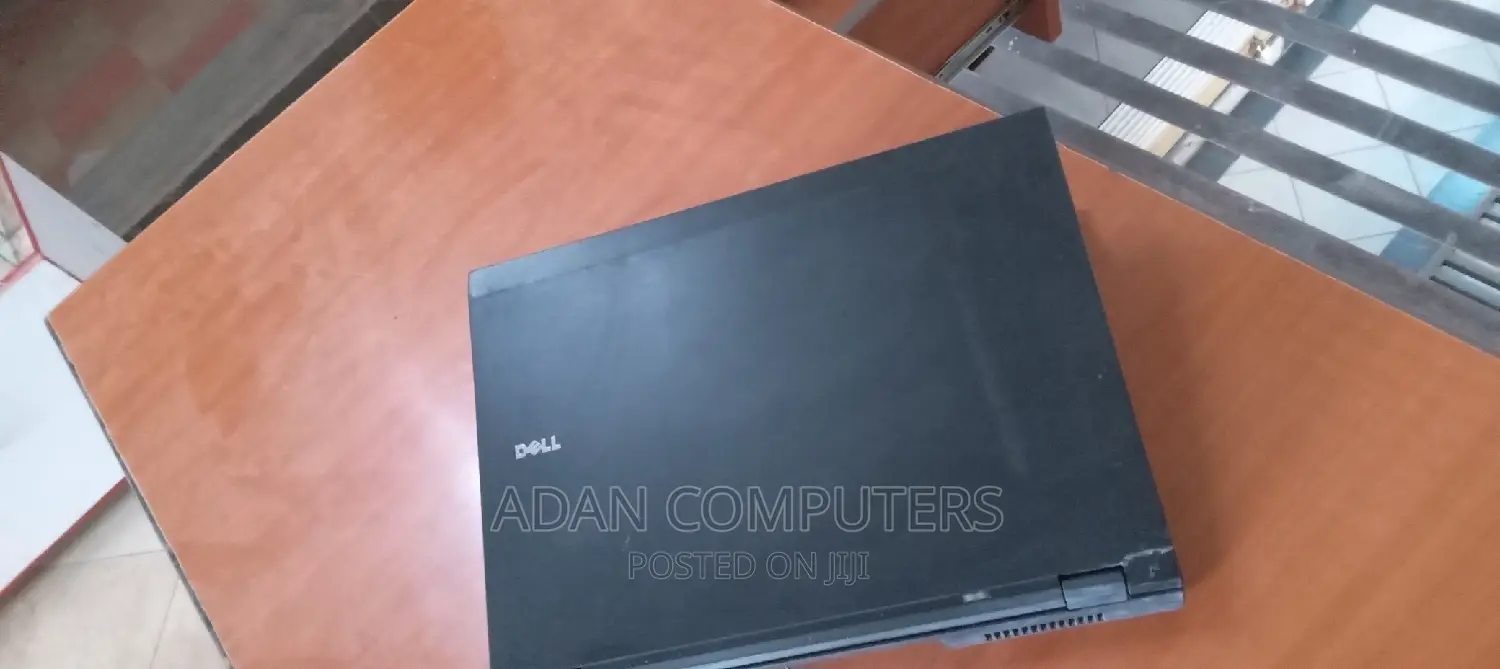 Laptop Dell Latitude E5500 3GB Intel Core 2 Duo HDD 160GB