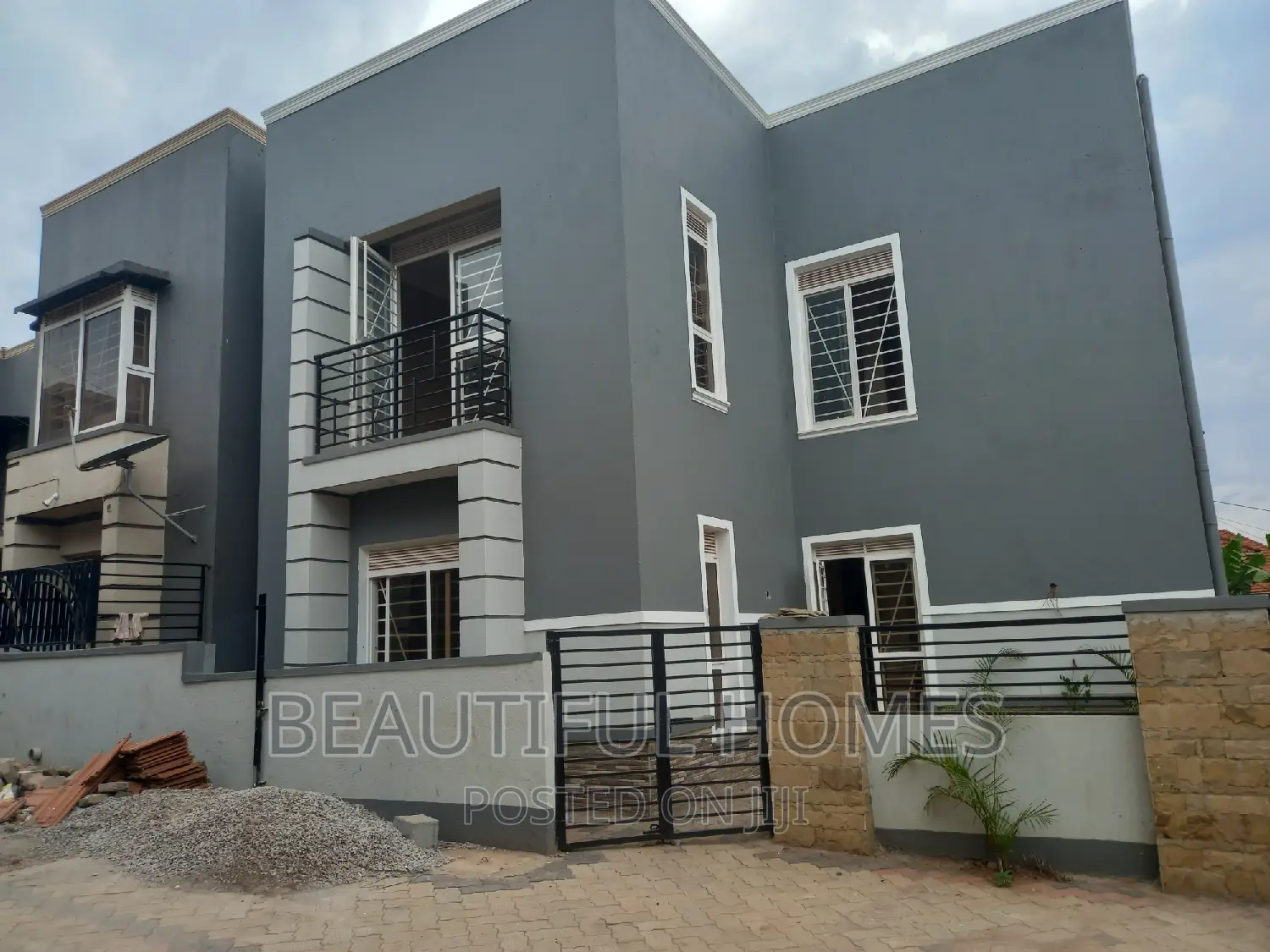 Furnished 4bdrm Duplex in Kira All Tarmack for sale