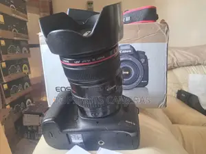Canon Eos 5d Mark Iii With 24-105mm Lens