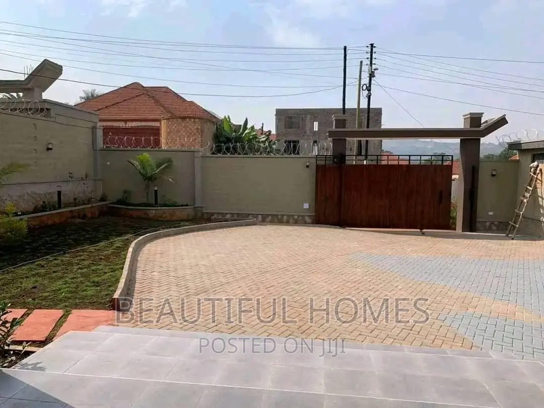 Furnished 5bdrm Bungalow in Bwebajja Entebbe, Central Division