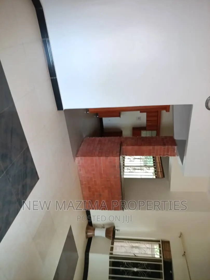 3bdrm Bungalow in Kitende Ntebe Rd, Division A for sale