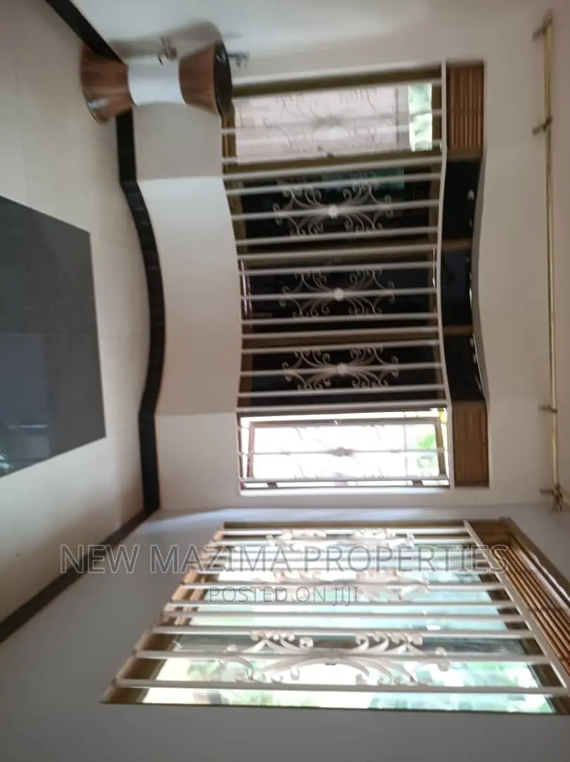 3bdrm Bungalow in Kitende Ntebe Rd, Division A for sale