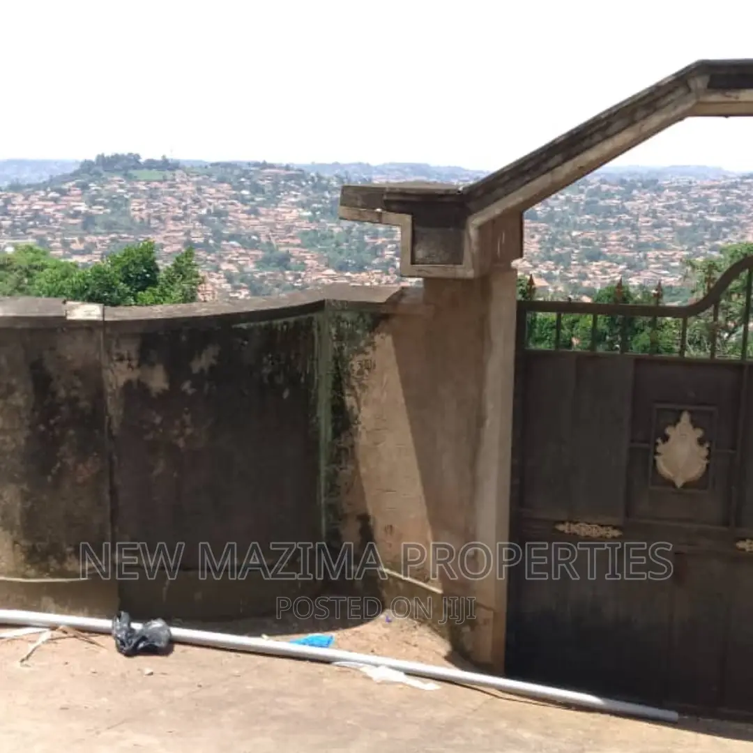 Very Beautiful 18 Decimals Plot Forcedsale Makindye Kizungu