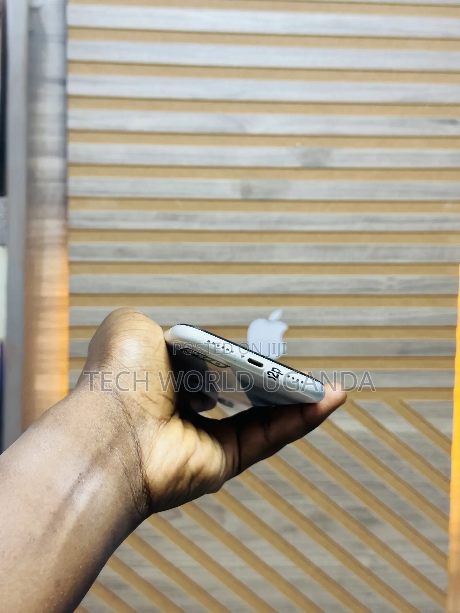 Apple iPhone XR 64 GB White