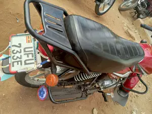 TVS HLX 125 2023 Red