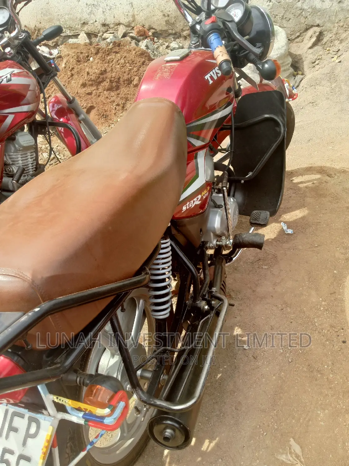 TVS HLX 125 2023 Red