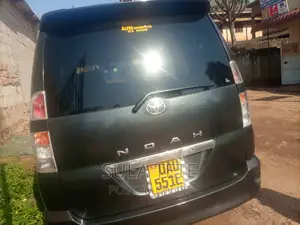 Toyota Noah 2.0 AWD (8 Seater) 2003 Black
