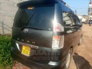 Toyota Noah 2.0 AWD (8 Seater) 2003 Black