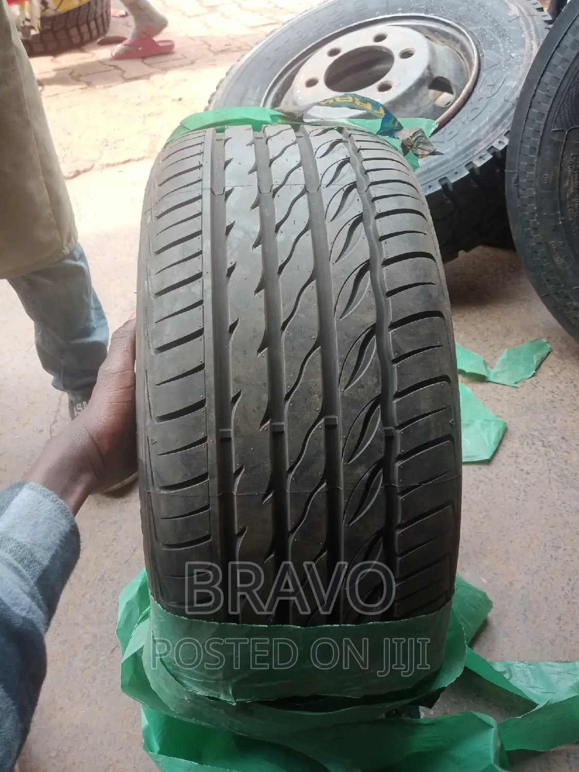 235/45r17 Sport Truck Tyre.