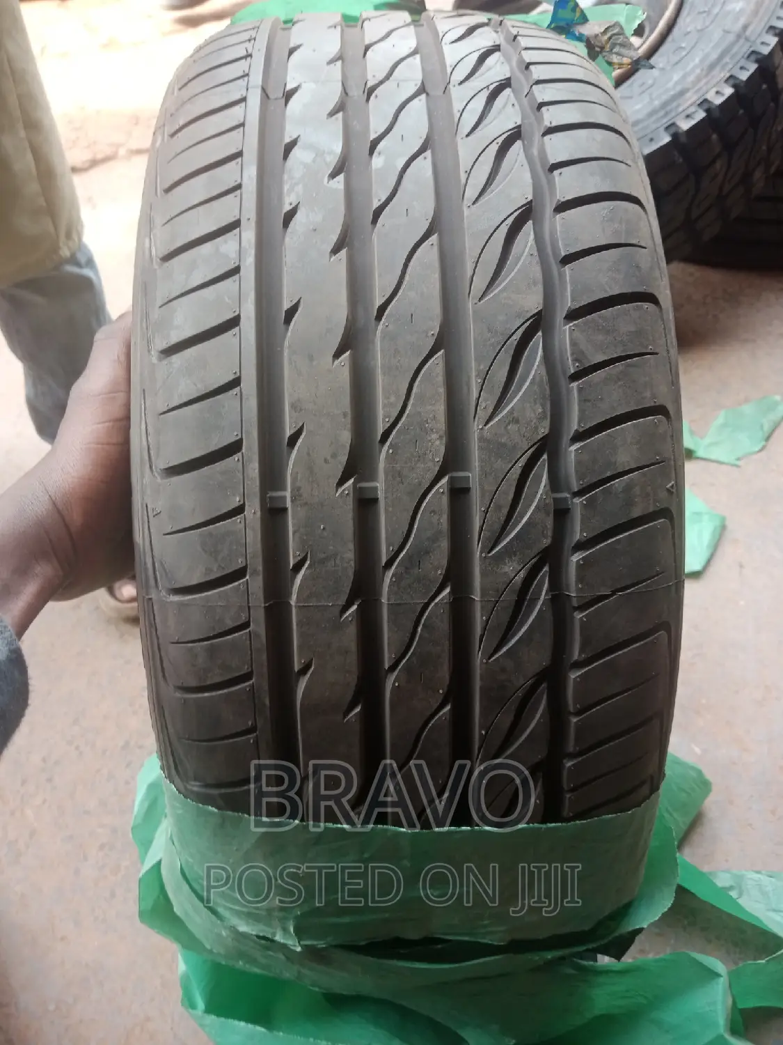 235/45r17 Sport Truck Tyre.