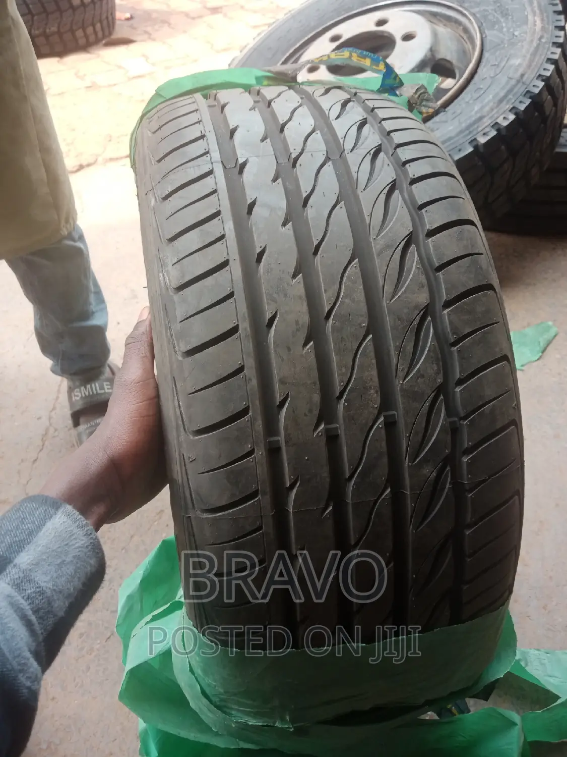 235/45r17 Sport Truck Tyre.