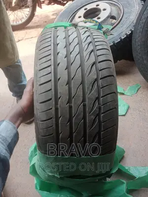 235/45r17 Sport Truck Tyre.