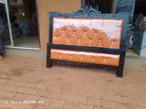 Brown Leather Bed 5x6 H40