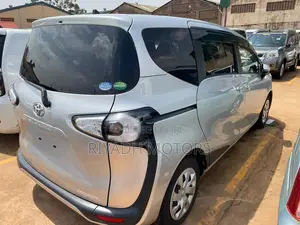 Toyota Sienta 1.5 FWD 2017 Silver