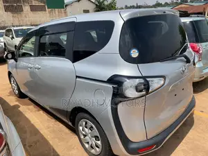 Toyota Sienta 1.5 FWD 2017 Silver