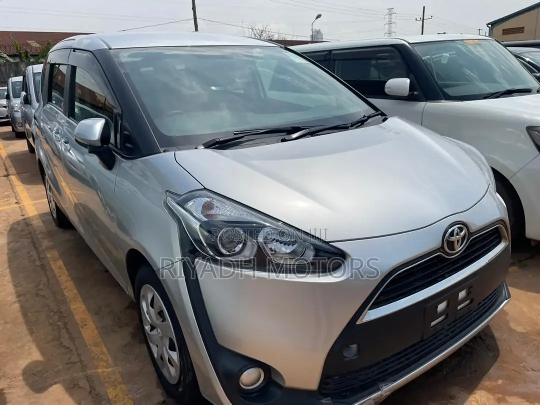 Toyota Sienta 1.5 FWD 2017 Silver