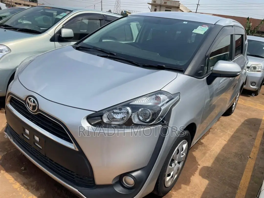 Toyota Sienta 1.5 FWD 2017 Silver