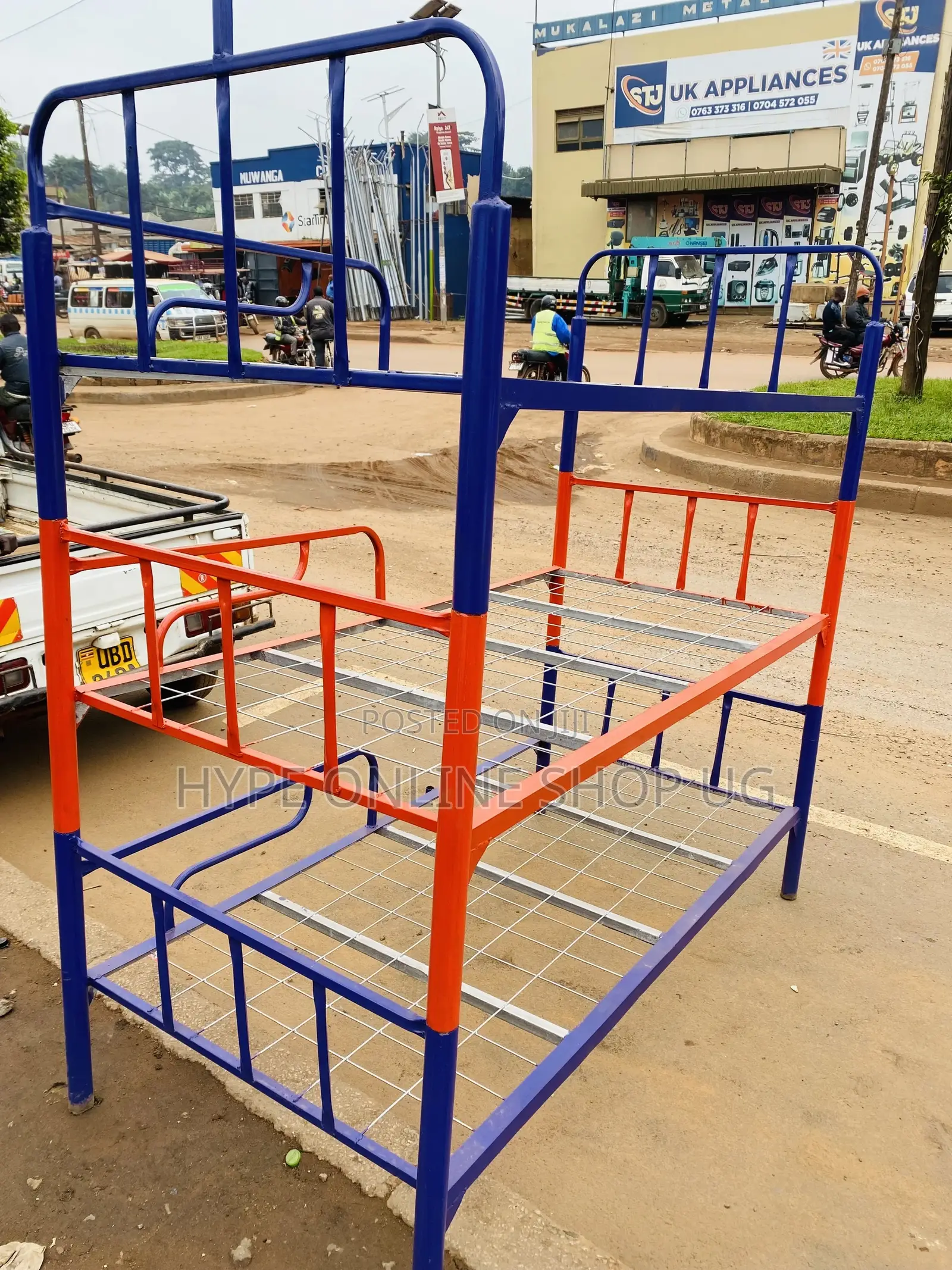 3coloured Decker Bed