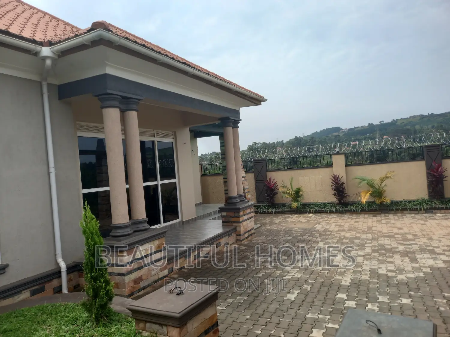 Furnished 4bdrm Bungalow in Kitende Sekiwungu, Ssabagabo-Makindye