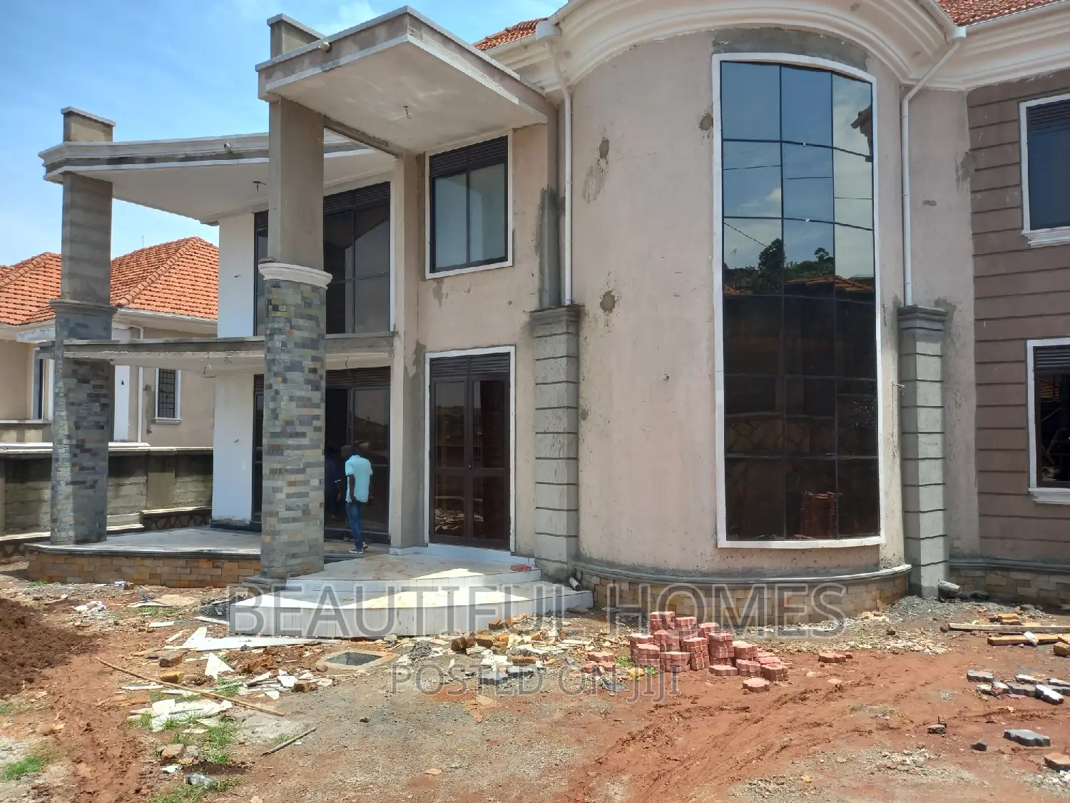 Furnished 5bdrm Duplex in Kitende, Ssabagabo-Makindye for sale
