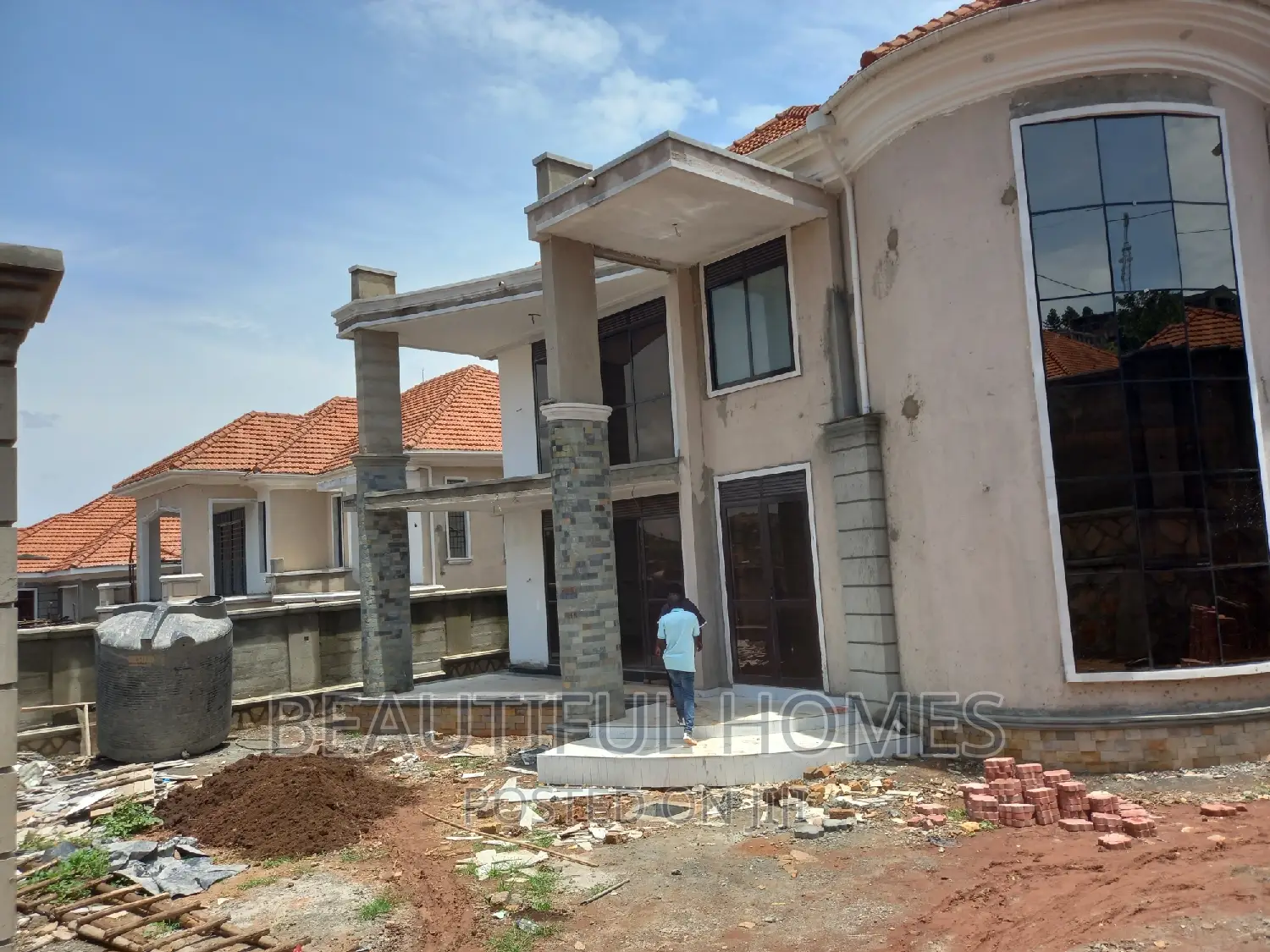 Furnished 5bdrm Duplex in Kitende, Ssabagabo-Makindye for sale