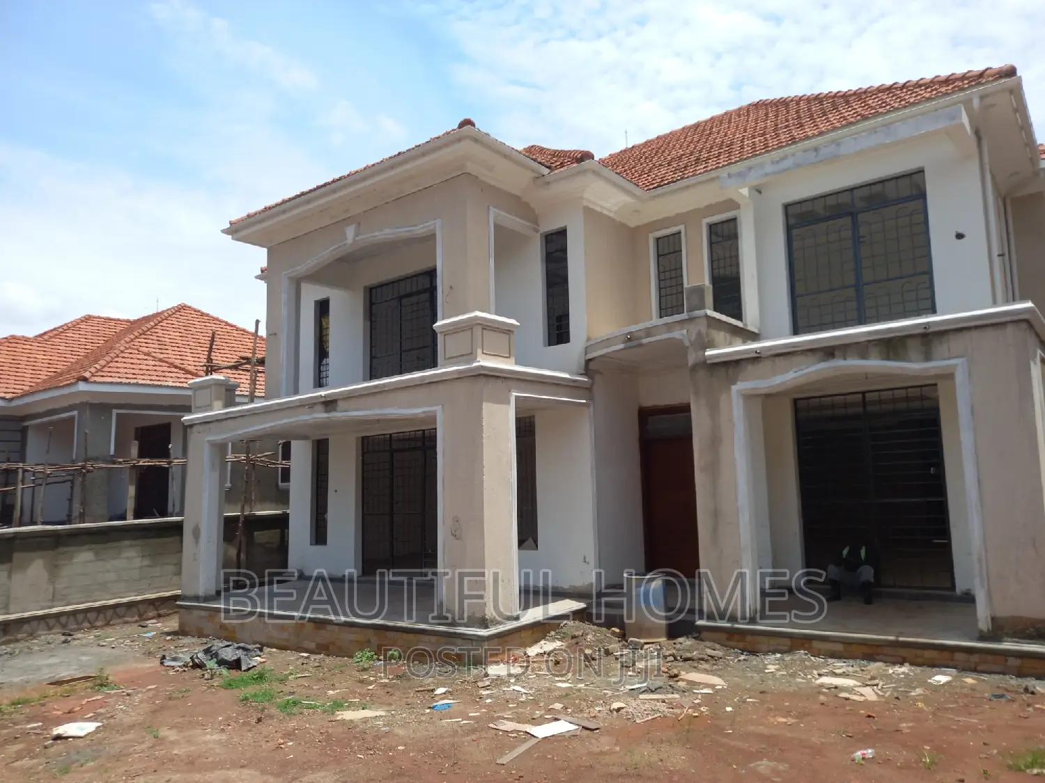 Furnished 5bdrm Duplex in Kitende, Ssabagabo-Makindye for sale
