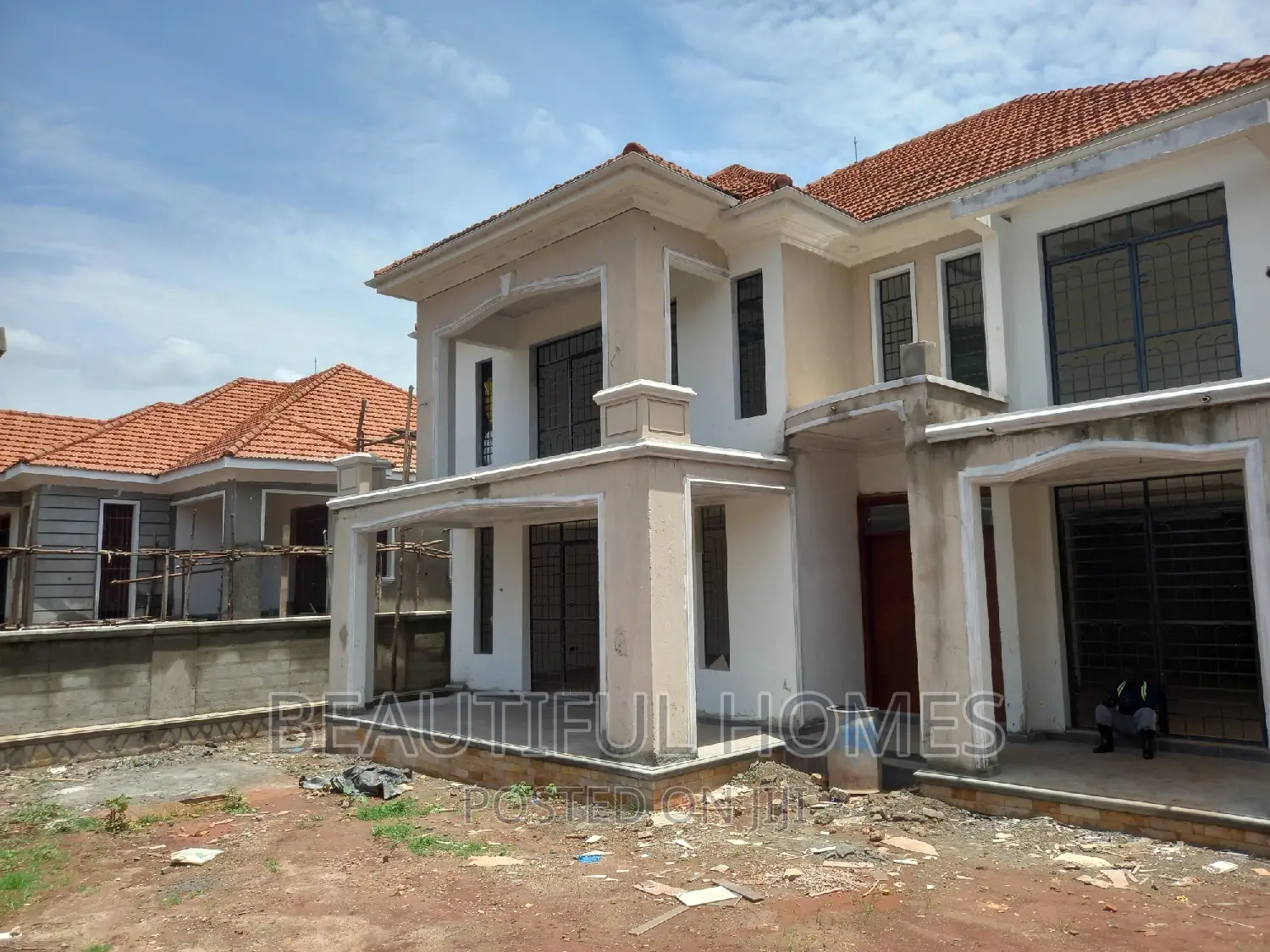 Furnished 5bdrm Duplex in Kitende, Ssabagabo-Makindye for sale