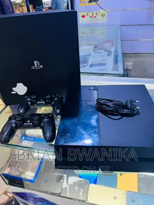 Playstation 4 Standard With One Pad and Fifa