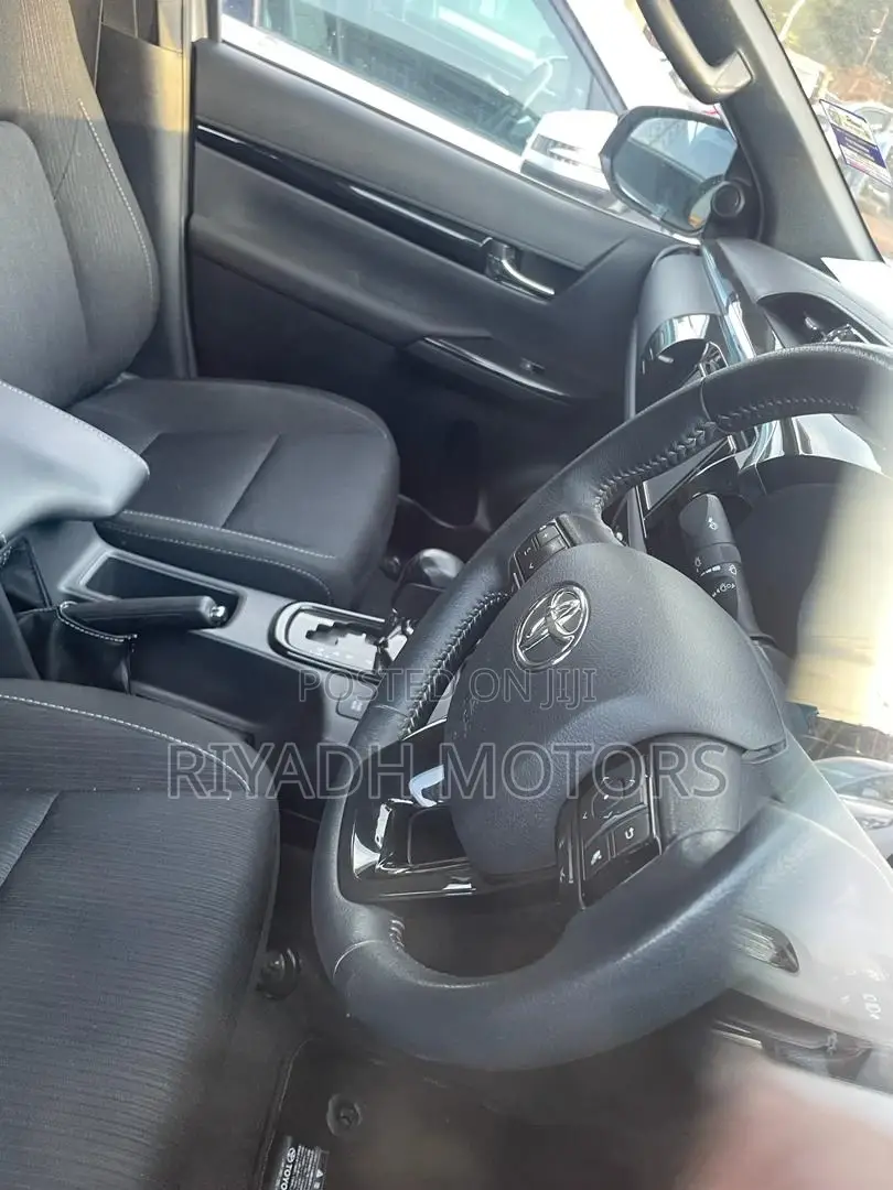 Toyota Hilux 2019 Silver