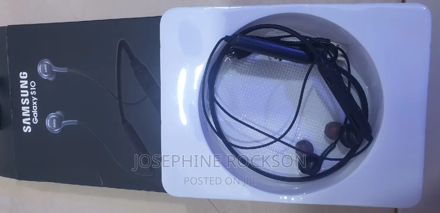 Earphones Tuned by AKG