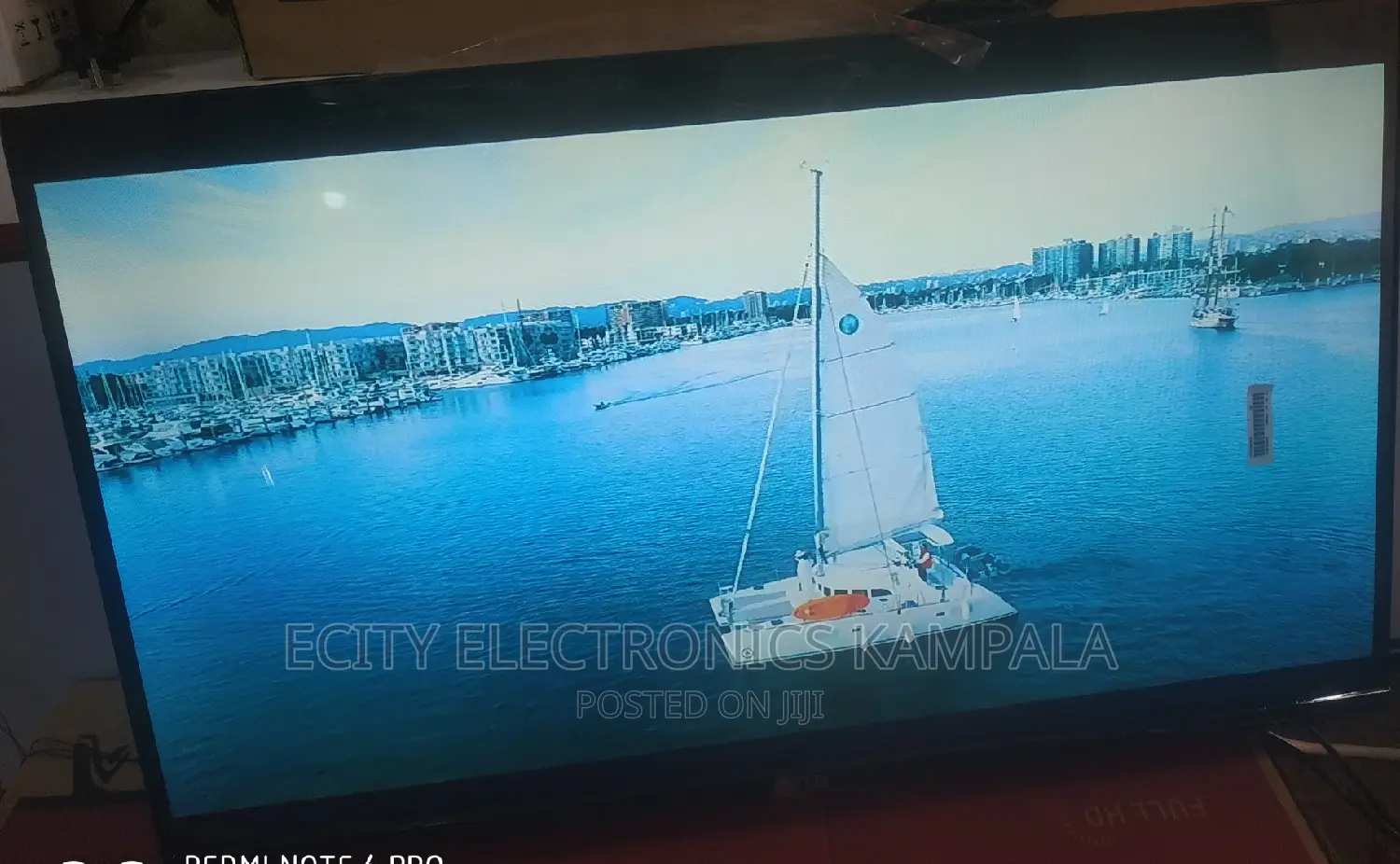 It's Lg 32"Inch Digital With Free to Air Deconder