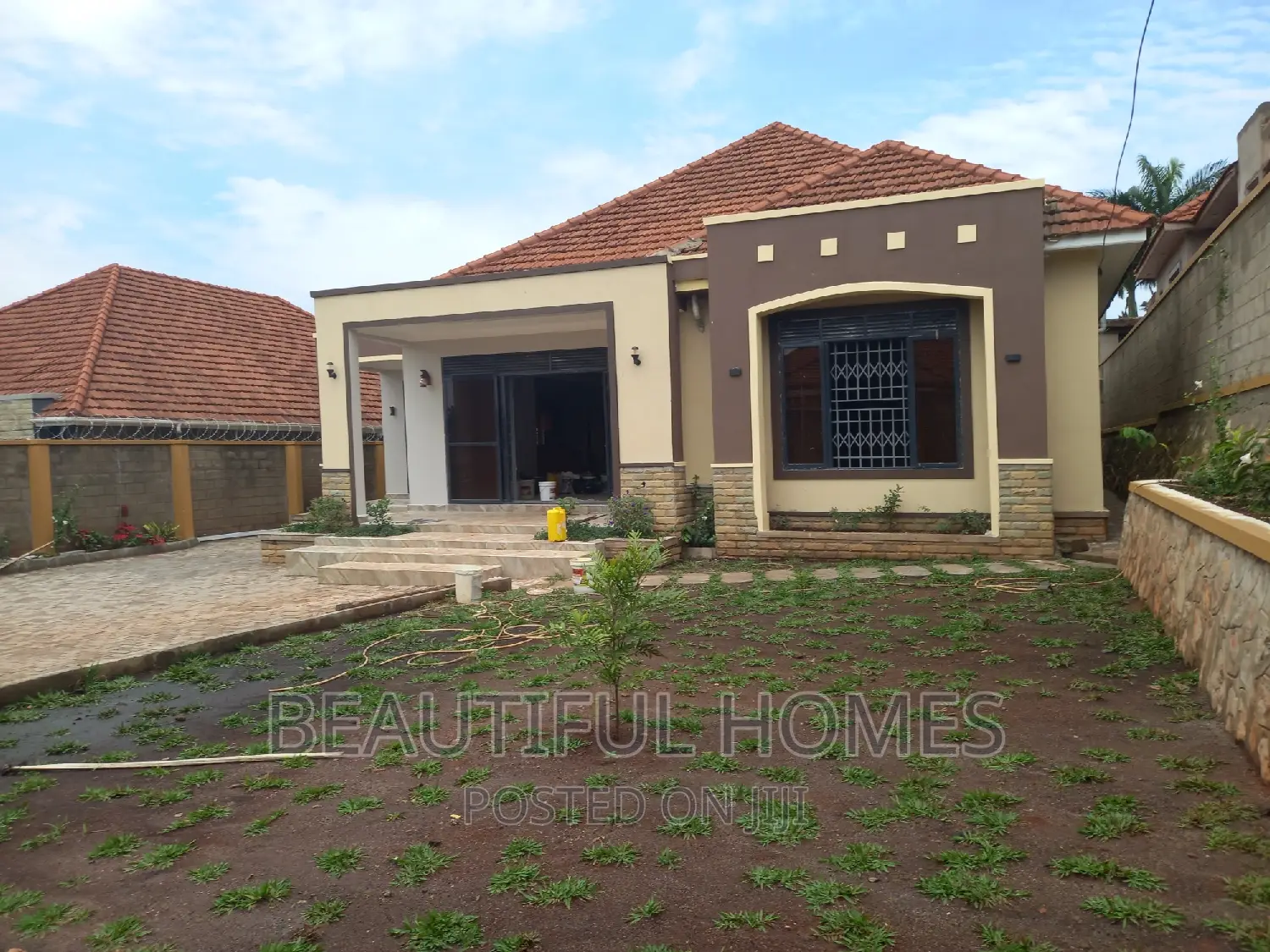 Furnished 5bdrm Bungalow in Bwebajja Akright, Ssisa for sale