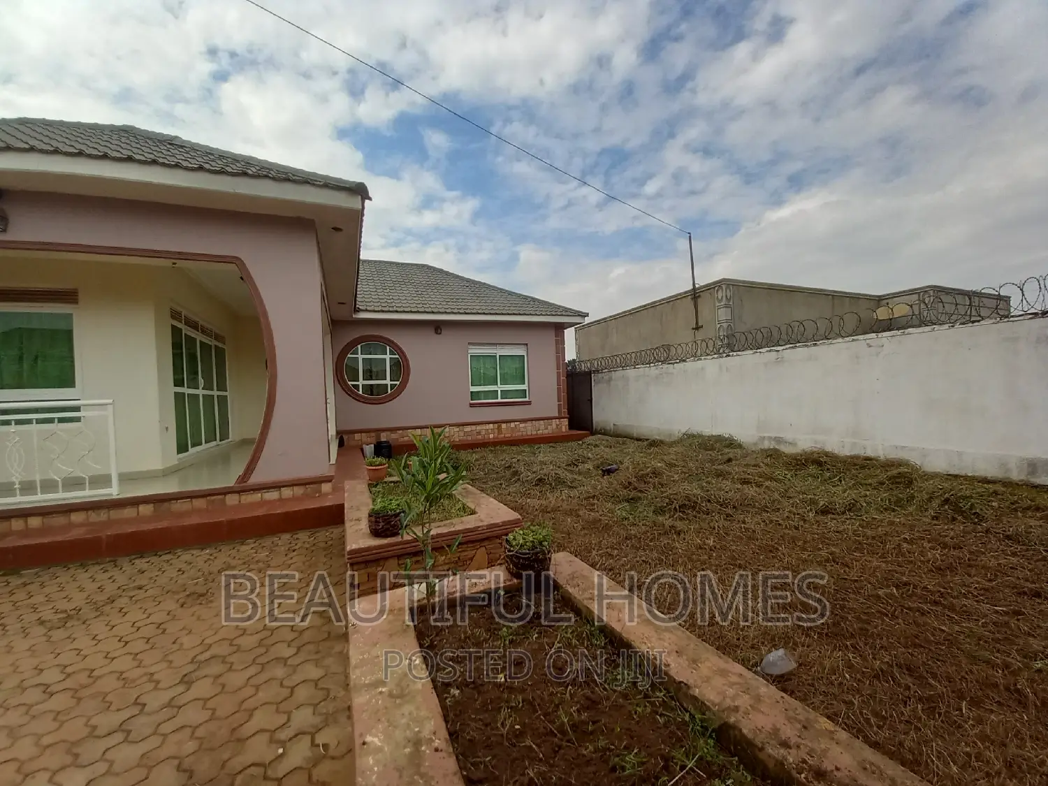 Furnished 4bdrm House in Kira for sale