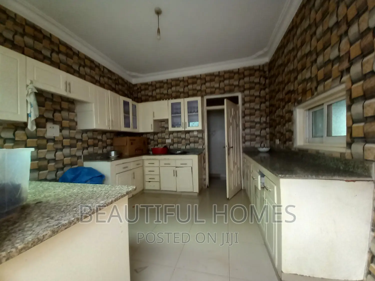 Furnished 4bdrm House in Kira for sale