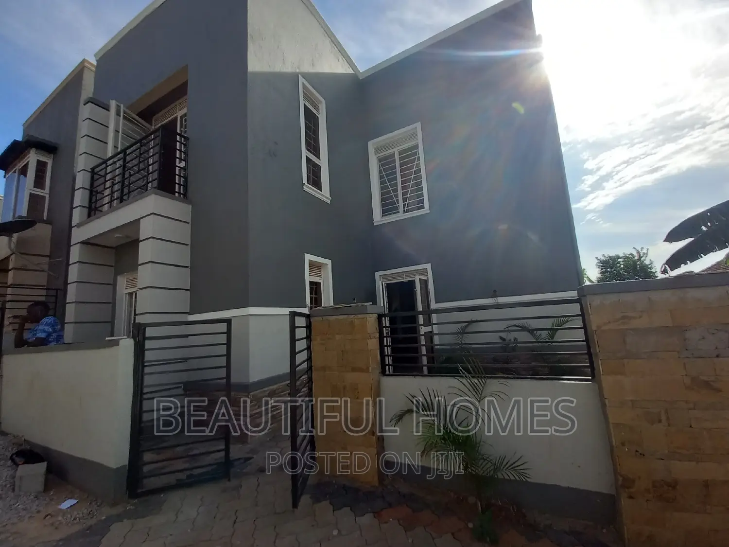 Furnished 4bdrm Maisonette in Kira Very Corporate for sale