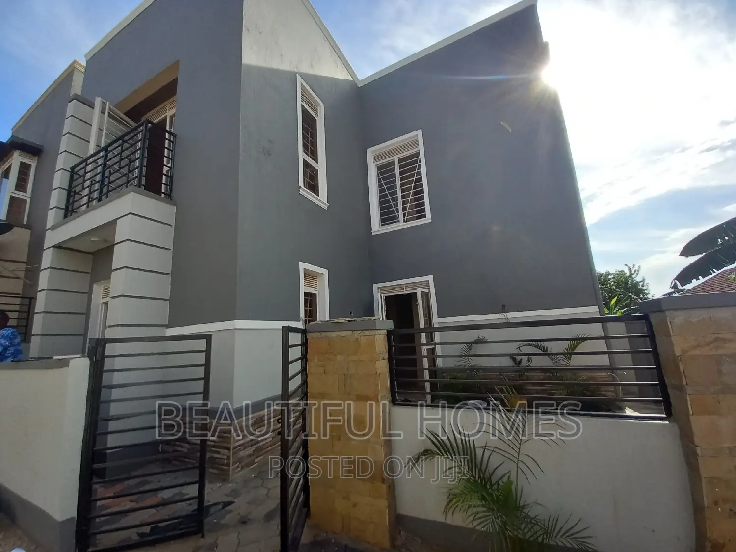 Furnished 4bdrm Maisonette in Kira Very Corporate for sale