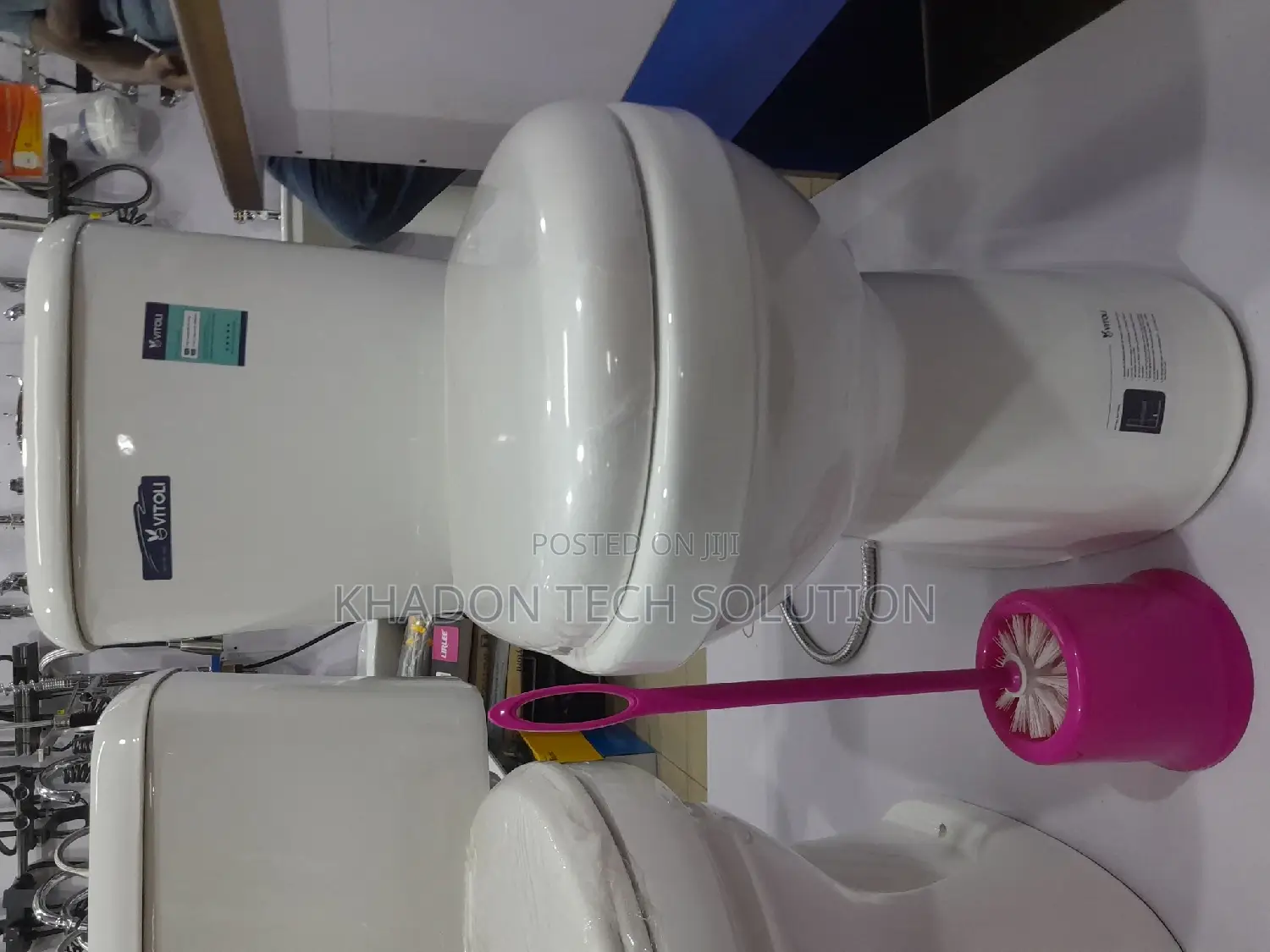 Vitor Press Toilet