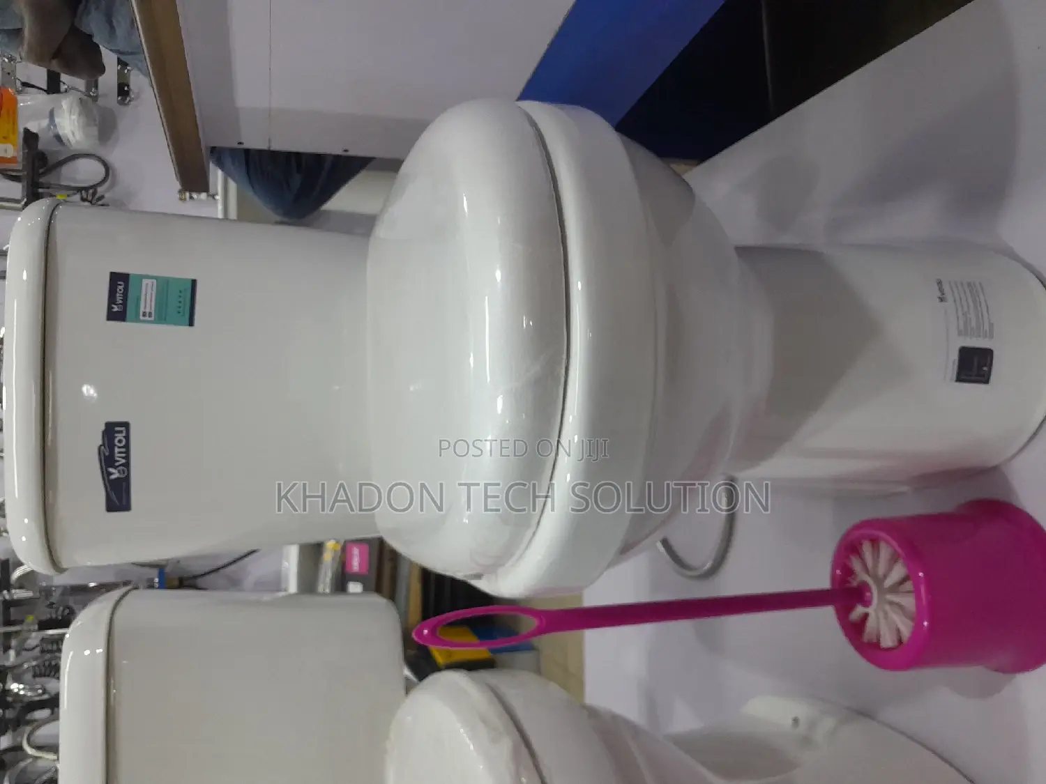 Vitor Press Toilet