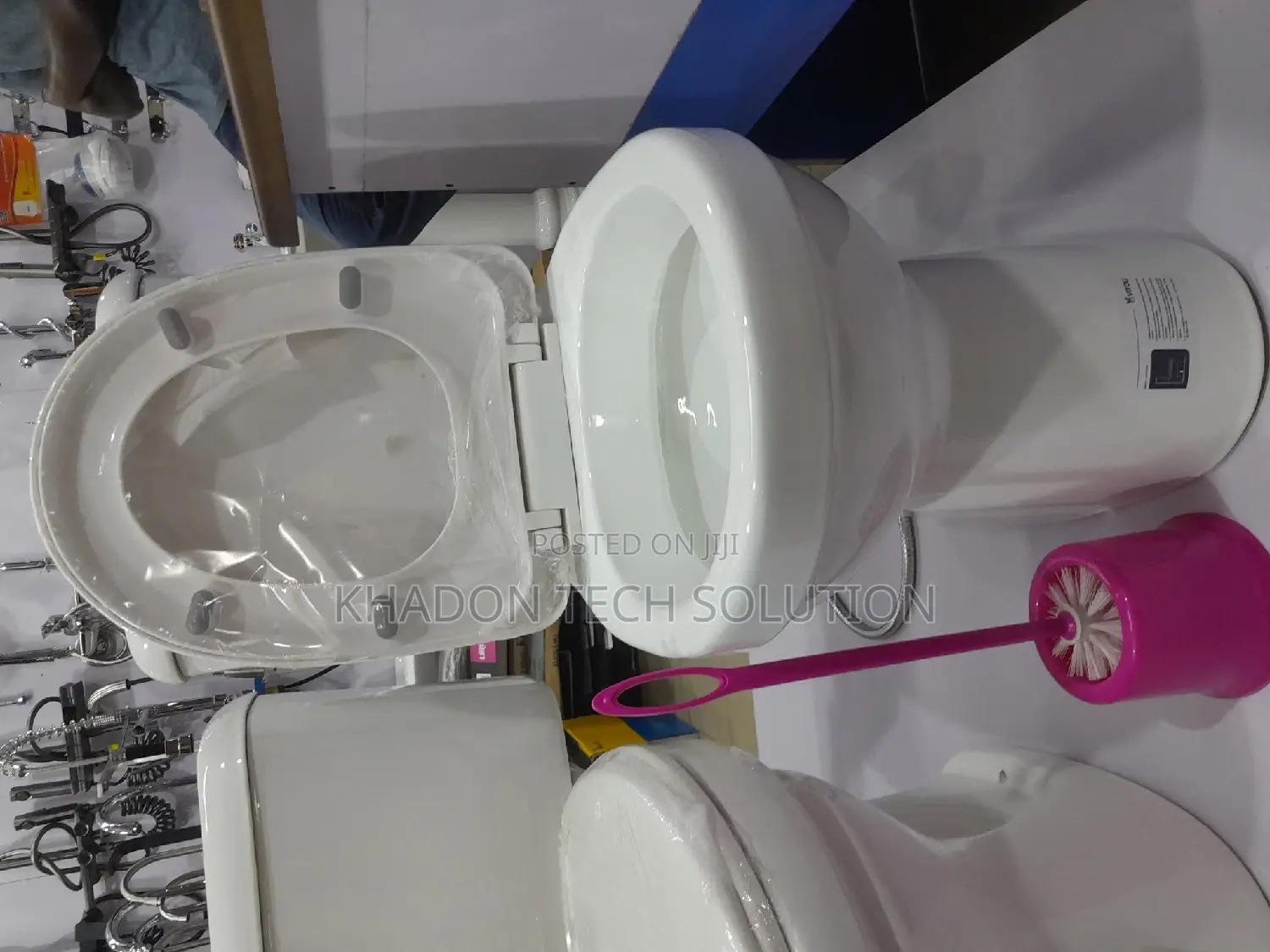 Vitor Press Toilet