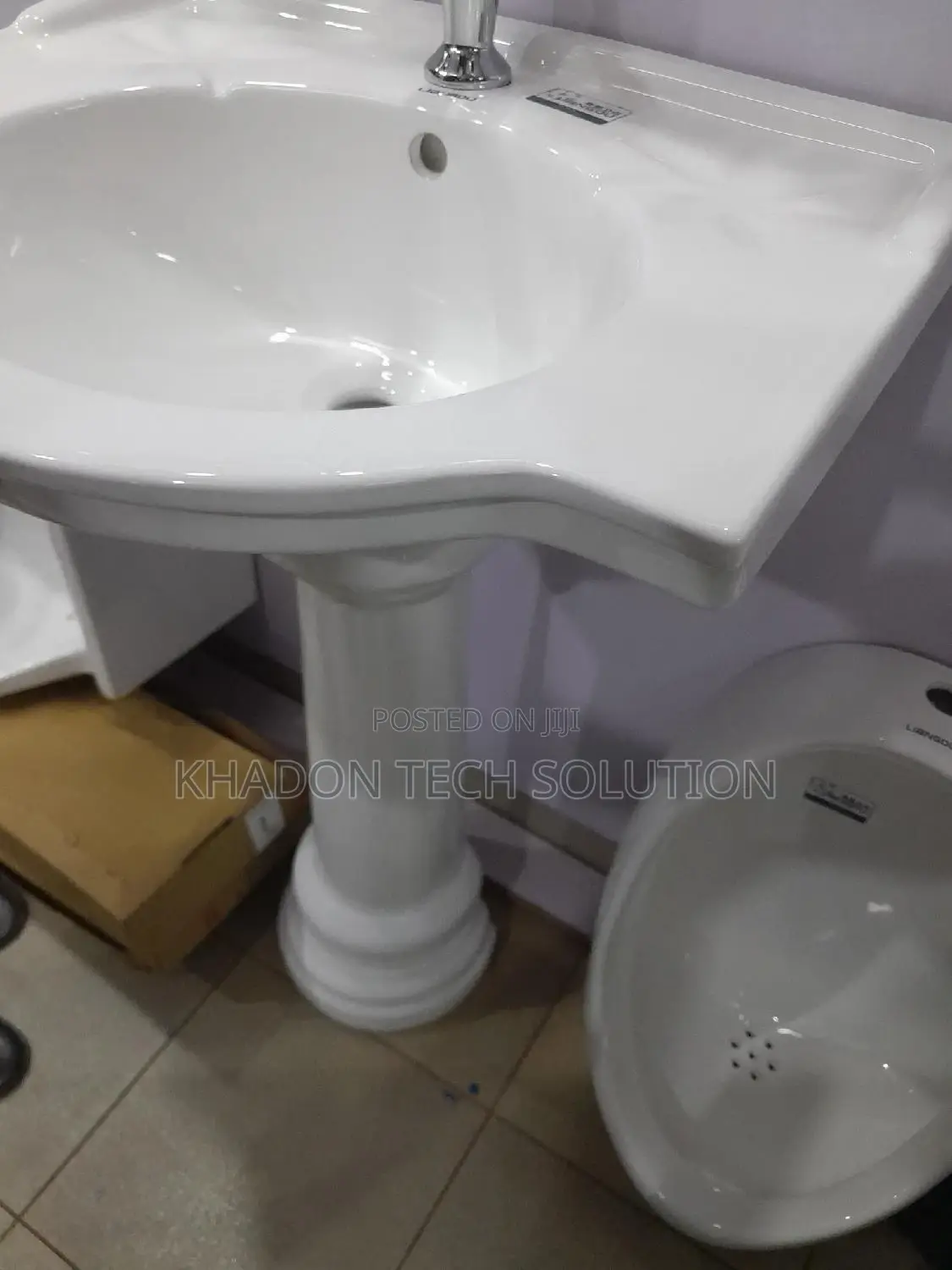 Liangdu Design Basin With Pedal