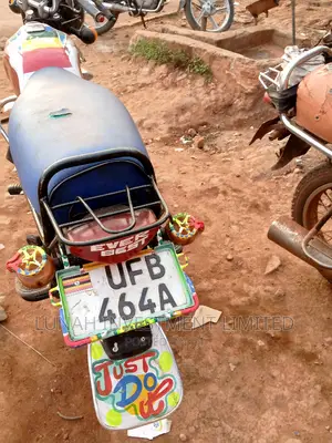 Bajaj Boxer 100 2022 Red