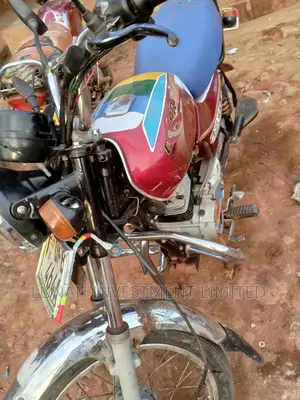 Bajaj Boxer 100 2022 Red