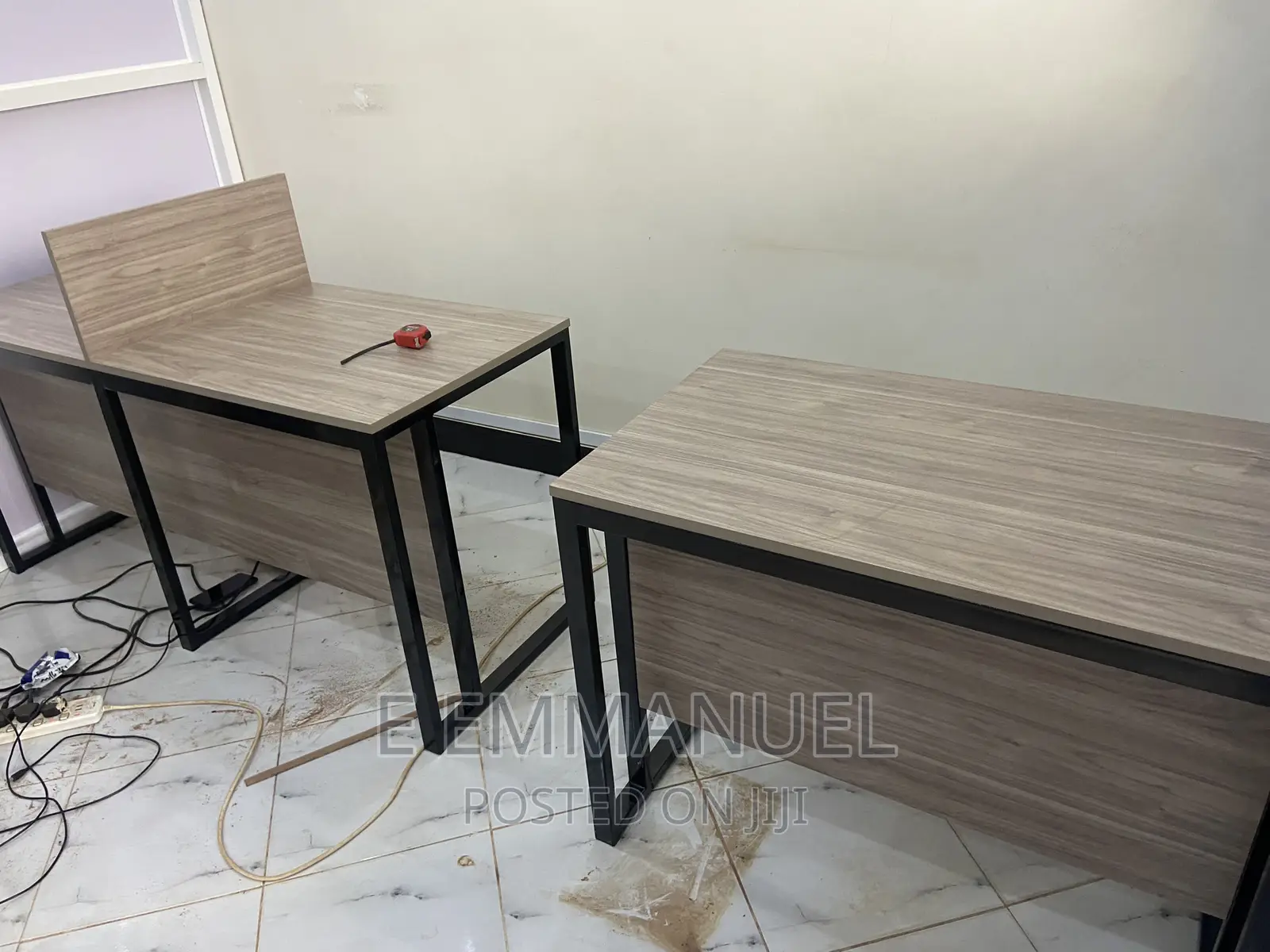 Office Desks/ Tables/ Office Furniture