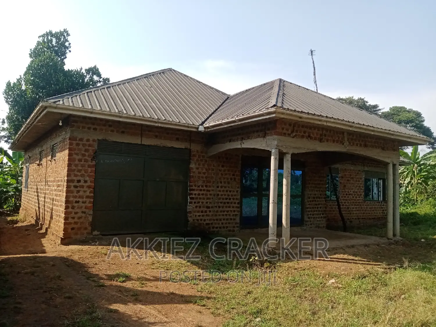 Land With a Residential Building for Sale