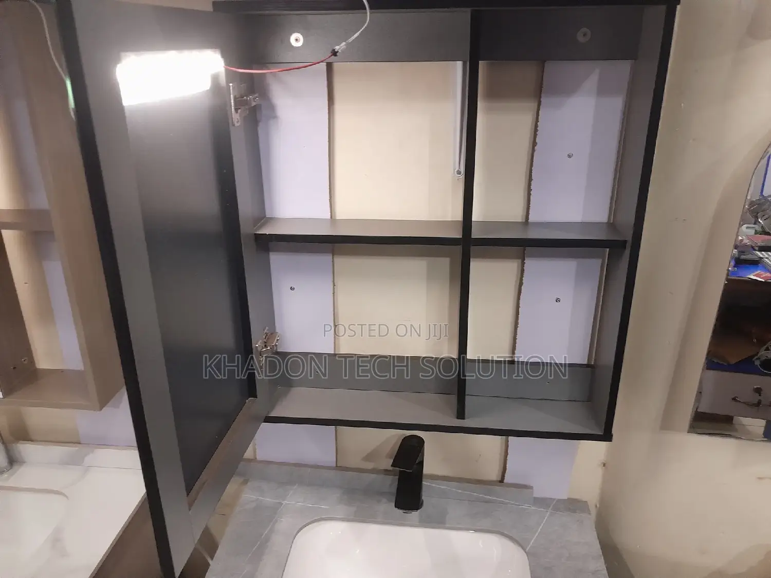 Mirror Cabin Grey