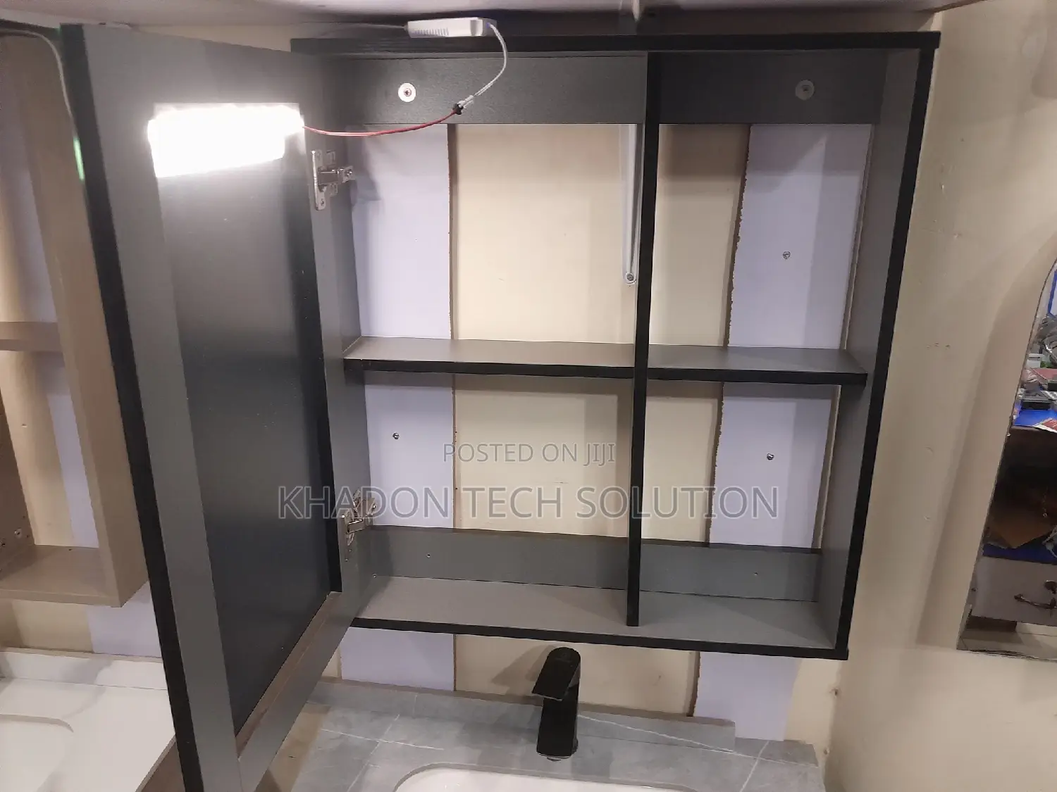 Mirror Cabin Grey